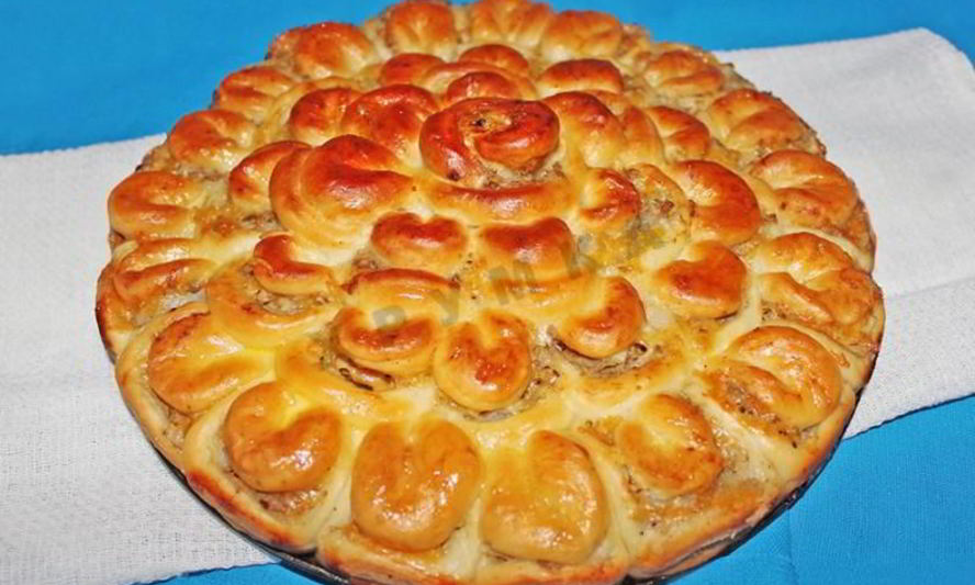 Рецепт пирога хризантема с фаршем и сыром