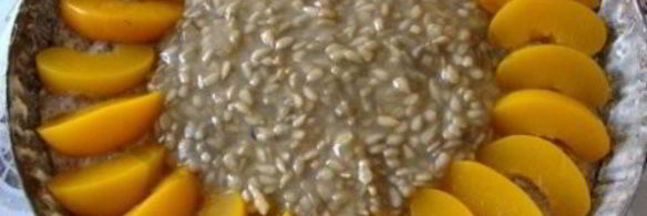 пирог подсолнух с персиками