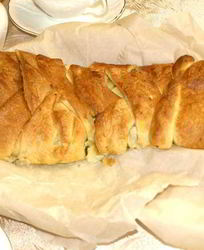 Пирог с деревенским сыром и синей зубаткой