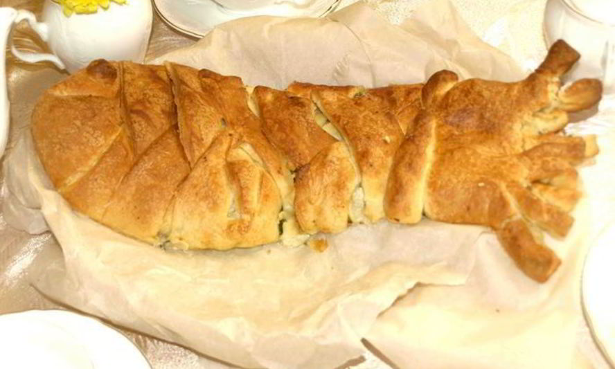 Рецепт пирога с деревенским сыром и синей зубаткой