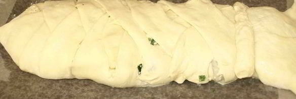 пирог с деревенским сыром и синей зубаткой