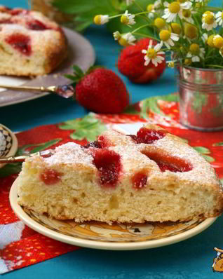 Пирог с клубникой