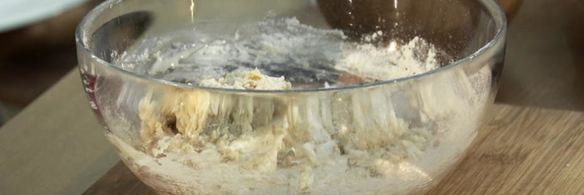 пирог с лисичками и соусом из красной икры