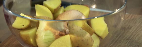 пирог с лисичками и соусом из красной икры