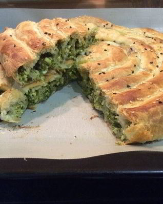 Пирог улитка со шпинатом и сыром