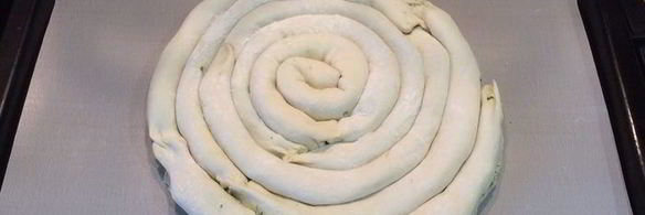 пирог улитка со шпинатом и сыром