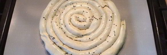 пирог улитка со шпинатом и сыром