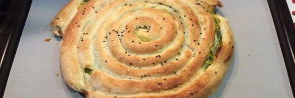 пирог улитка со шпинатом и сыром