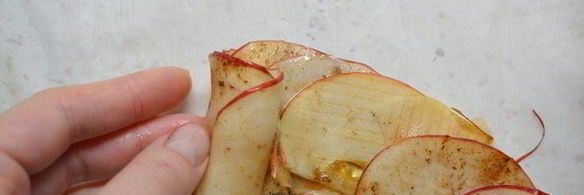 пирог яблочные розы