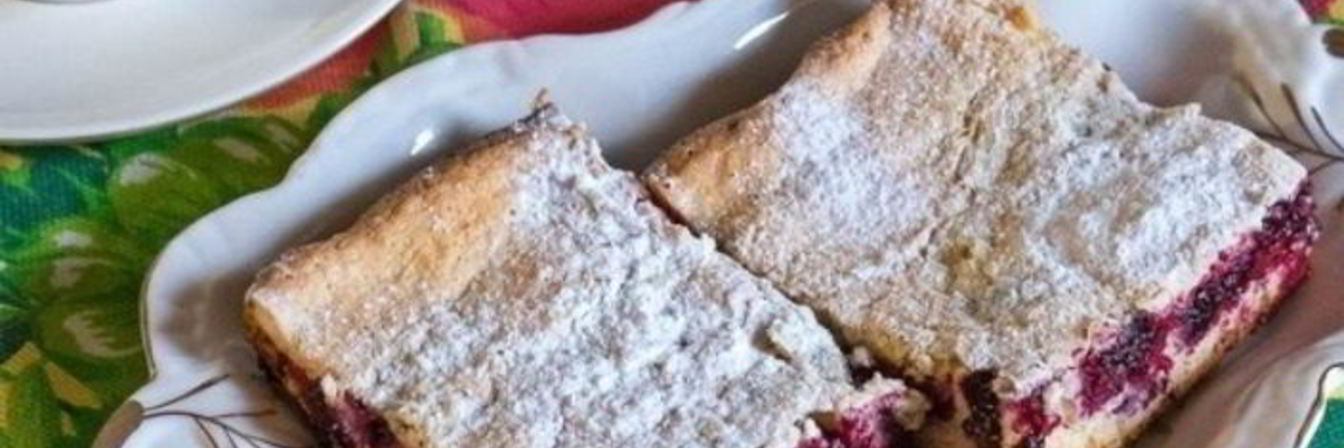 Постный пирог со смородиной