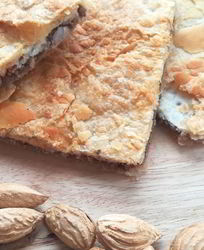 Сладкий пирог с корицей и миндалем