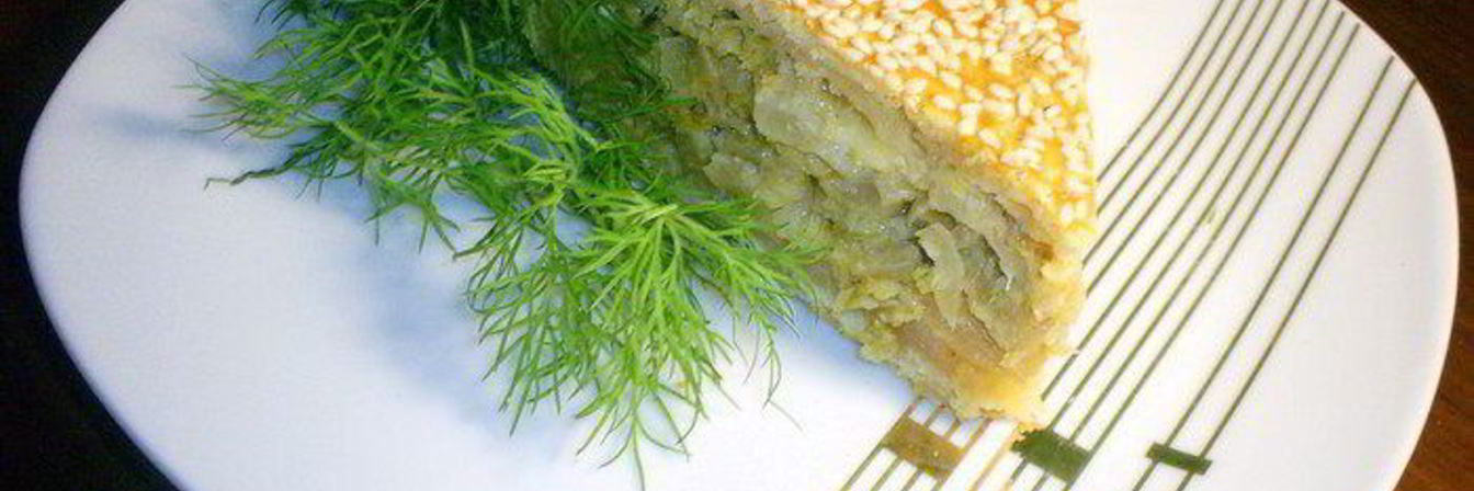 Сырно-луковый пирог с брокколи и цветной капустой