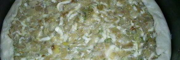 сырно-луковый пирог с брокколи и цветной капустой