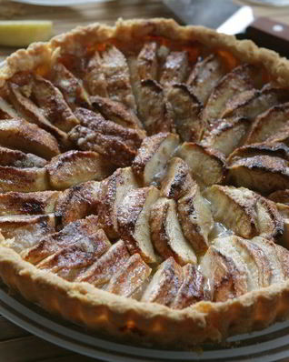 Яблочный пирог с корицей