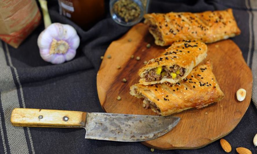 Рецепт быстрых пирожков с фаршем, сыром и кукурузой