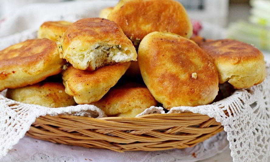 Рецепт быстрых пирожков с творогом и зеленым луком