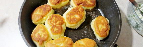 быстрые пирожки с творогом и зеленым луком