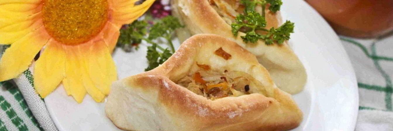 Дрожжевые пирожки с квашеной капустой