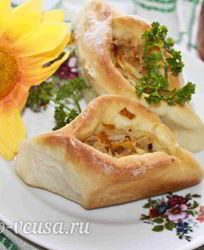 Дрожжевые пирожки с квашеной капустой