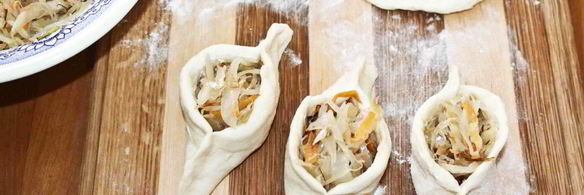 дрожжевые пирожки с квашеной капустой