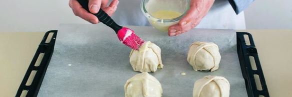 грибы-пирожки, шампиньоны в слоеном тесте