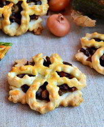 Хрустящие открытые пирожки-цветочки с грибами