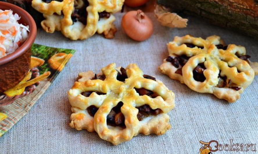 Рецепт хрустящих открытых пирожков-цветочков с грибами