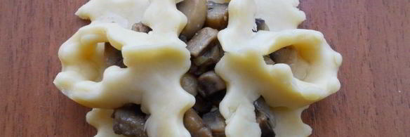 хрустящие открытые пирожки-цветочки с грибами