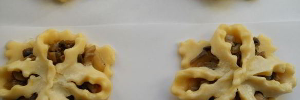 хрустящие открытые пирожки-цветочки с грибами