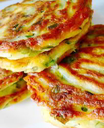 Оладушки-пирожки с зеленью и яйцом