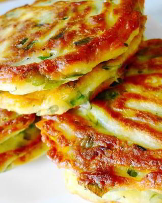 Оладушки-пирожки с зеленью и яйцом