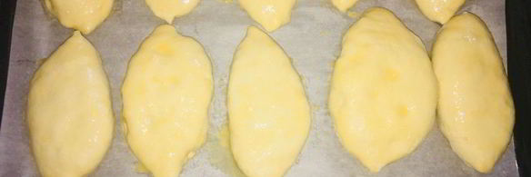 печеные пирожки с картофелем и луком-яйцом