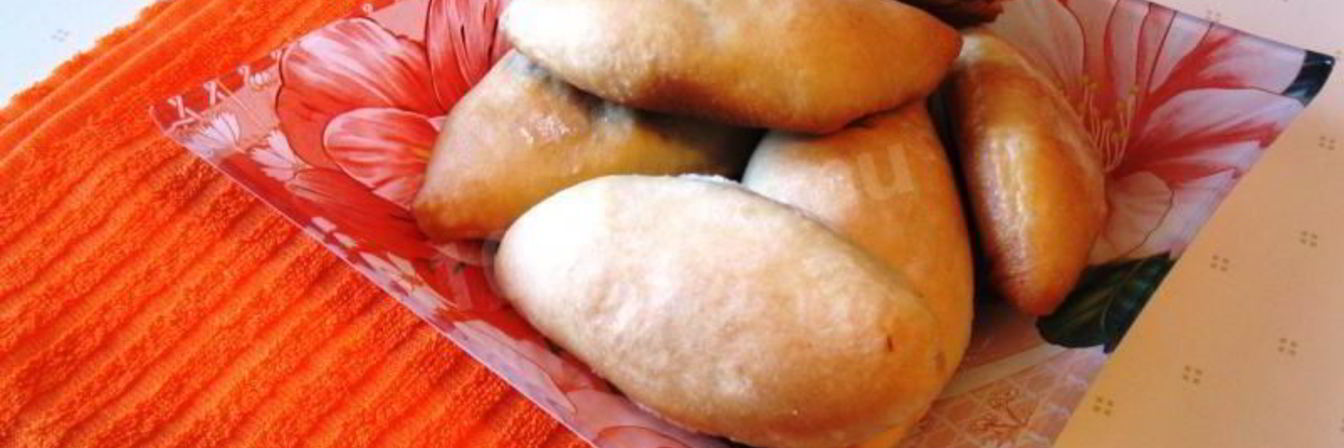 Пирожки из дрожжевого теста с капустой в духовке