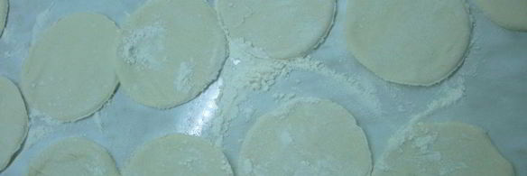 пирожки из слоеного теста с яйцом