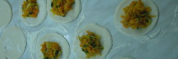 пирожки из слоеного теста с яйцом
