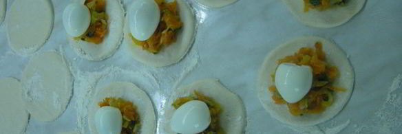 пирожки из слоеного теста с яйцом