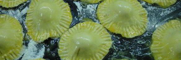 пирожки из слоеного теста с яйцом