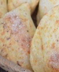 Пирожки из сырного теста с яблоком