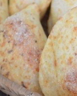 Пирожки из сырного теста с яблоком