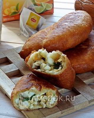 Пирожки на кефире с дрожжами на сковороде