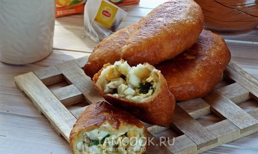 Рецепт пирожков на кефире с дрожжами на сковороде