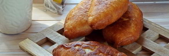 пирожки на кефире с дрожжами на сковороде