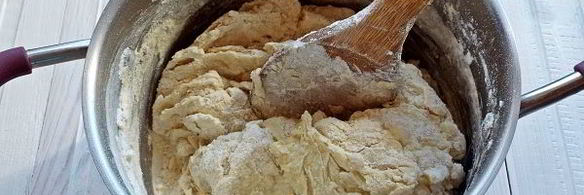 пирожки на кефире с дрожжами на сковороде