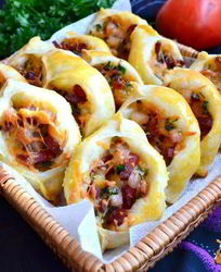 Пирожки Погача с колбасой и сыром