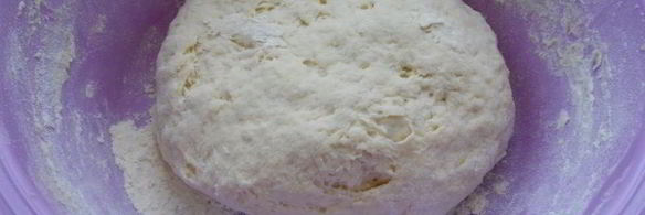 пирожки погача с колбасой и сыром