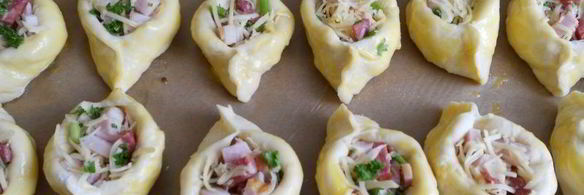 пирожки погача с колбасой и сыром