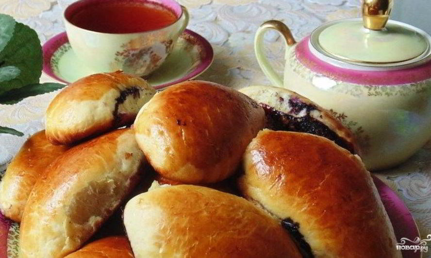 Рецепт пирожков с черникой из дрожжевого теста