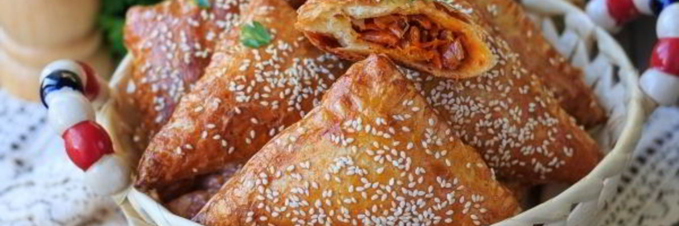 Пирожки с капустой из слоеного теста