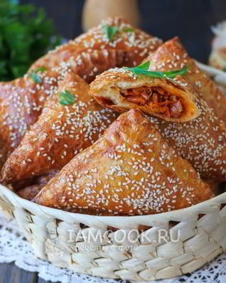 Пирожки с капустой из слоеного теста