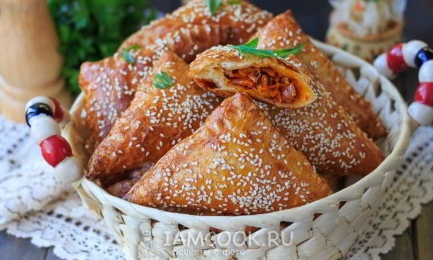 Рецепт пирожков с капустой из слоеного теста